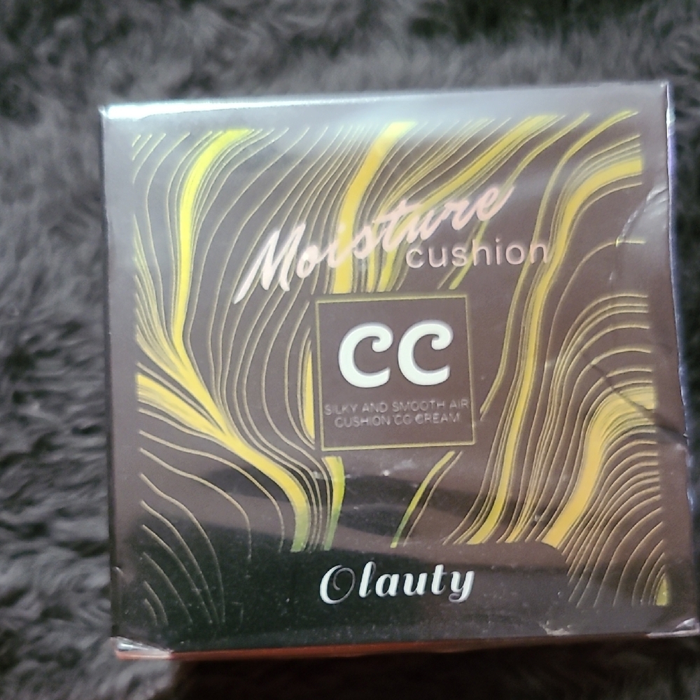 Moisture Cushion CC Cream - Black & Gold Packaging